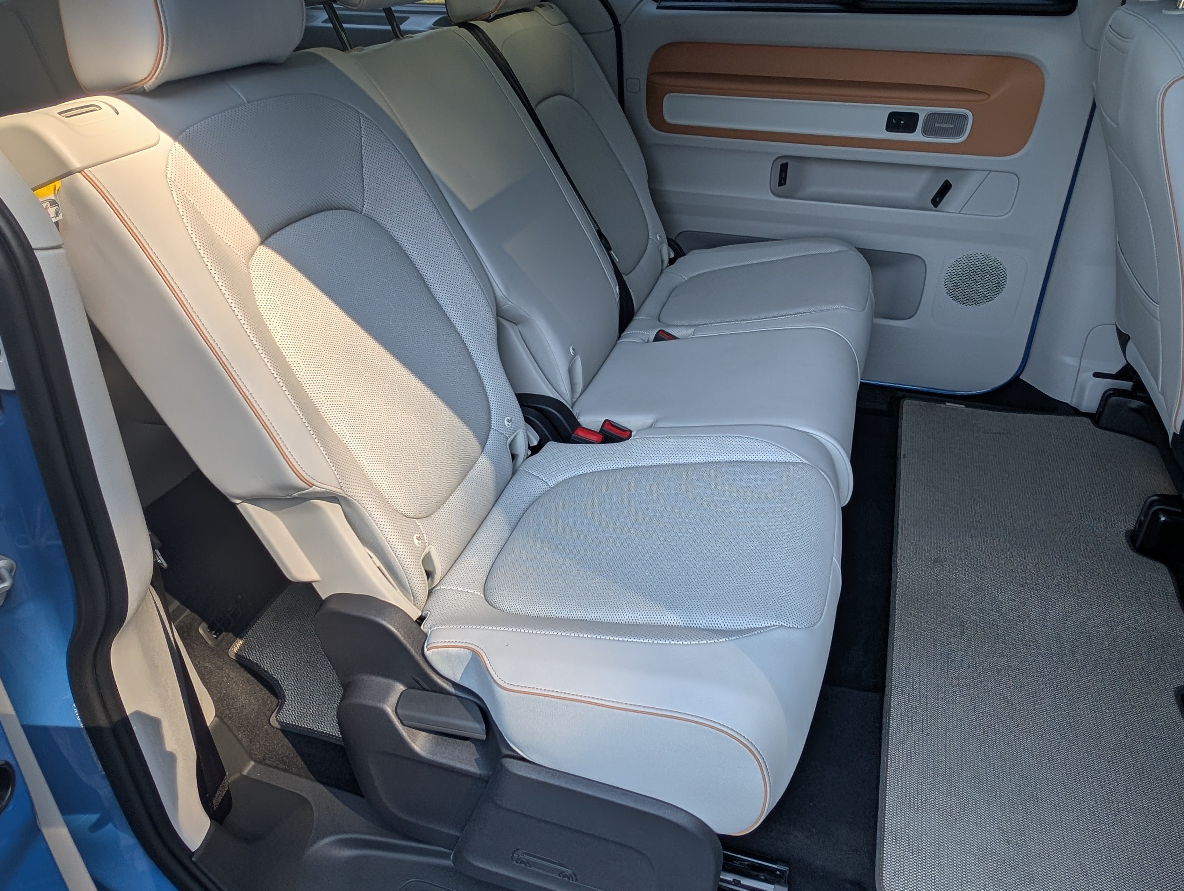 Used 2025 Volkswagen ID. Buzz 1st Edition RWD image 21