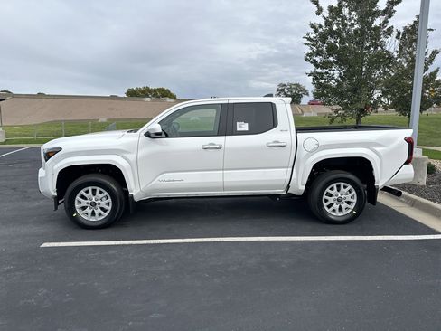 New 2025 Toyota Tacoma SR5 image 9