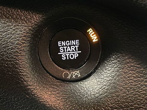 Used 2020 Jeep Cherokee Latitude Plus w/ Cold Weather Group image 28