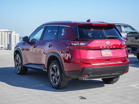 Used 2024 Nissan Rogue SV w/ SV Premium Package FWD image 8