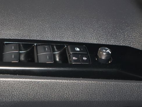 Used 2025 Toyota Camry LE image 34