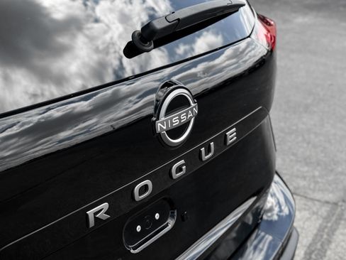 Used 2025 Nissan Rogue SV FWD image 10