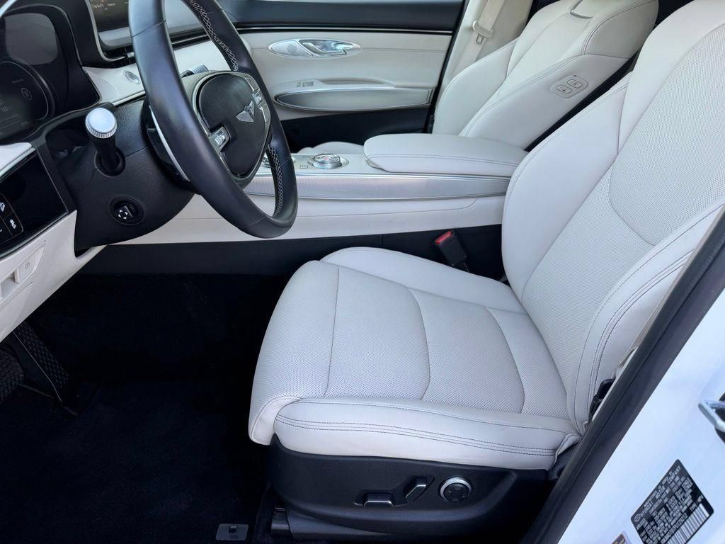Used 2023 Genesis GV70 2.5T w/ Select Package AWD/4WD image 9
