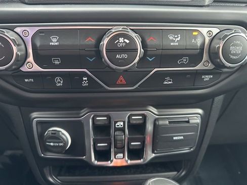 Used 2021 Jeep Gladiator Sport image 20