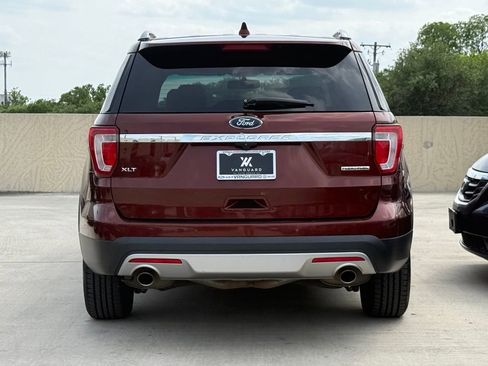 Used 2016 Ford Explorer XLT w/ Equipment Group 202A FWD image 8