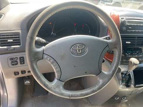 Used 2006 Toyota Sienna XLE w/ XLE Pkg 3 FWD image 12