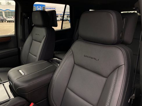 Used 2025 GMC Yukon Denali w/ Denali Reserve Package image 13