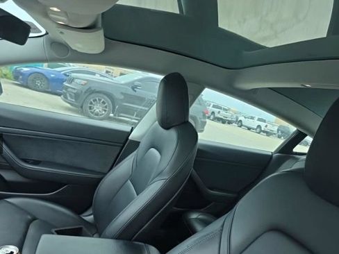 Used 2020 Tesla Model 3 Standard Range RWD image 3