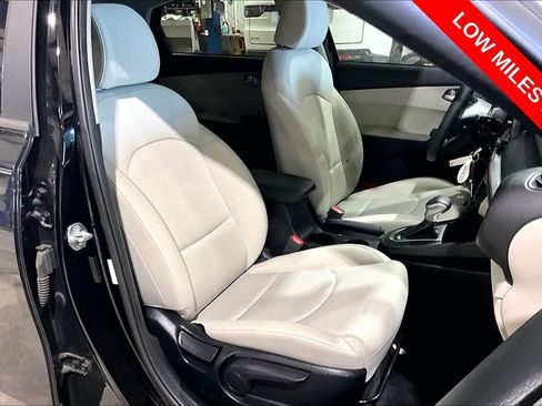 Used 2022 Kia Forte LXS w/ LXS Technology Package FWD image 7