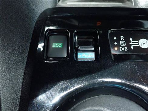 Used 2020 Nissan Leaf SV w/ SV Technology Package FWD image 22