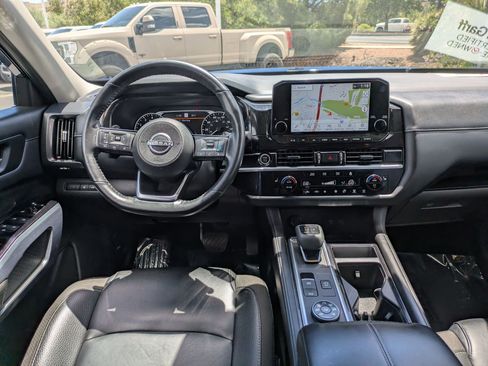 Used 2024 Nissan Pathfinder SL AWD/4WD image 28