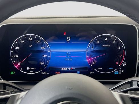 Used 2024 Mercedes-Benz GLC 300 4MATIC image 12