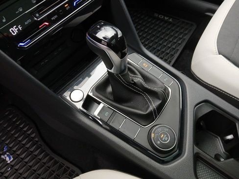 New 2025 Volkswagen Taos SE image 23