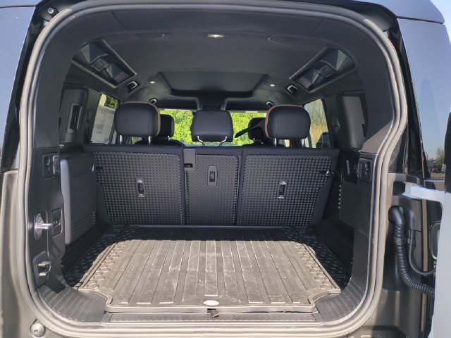 New 2026 Land Rover Defender 110 V8 AWD/4WD image 16
