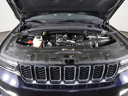 Used 2024 Jeep Grand Cherokee Limited AWD/4WD image 21