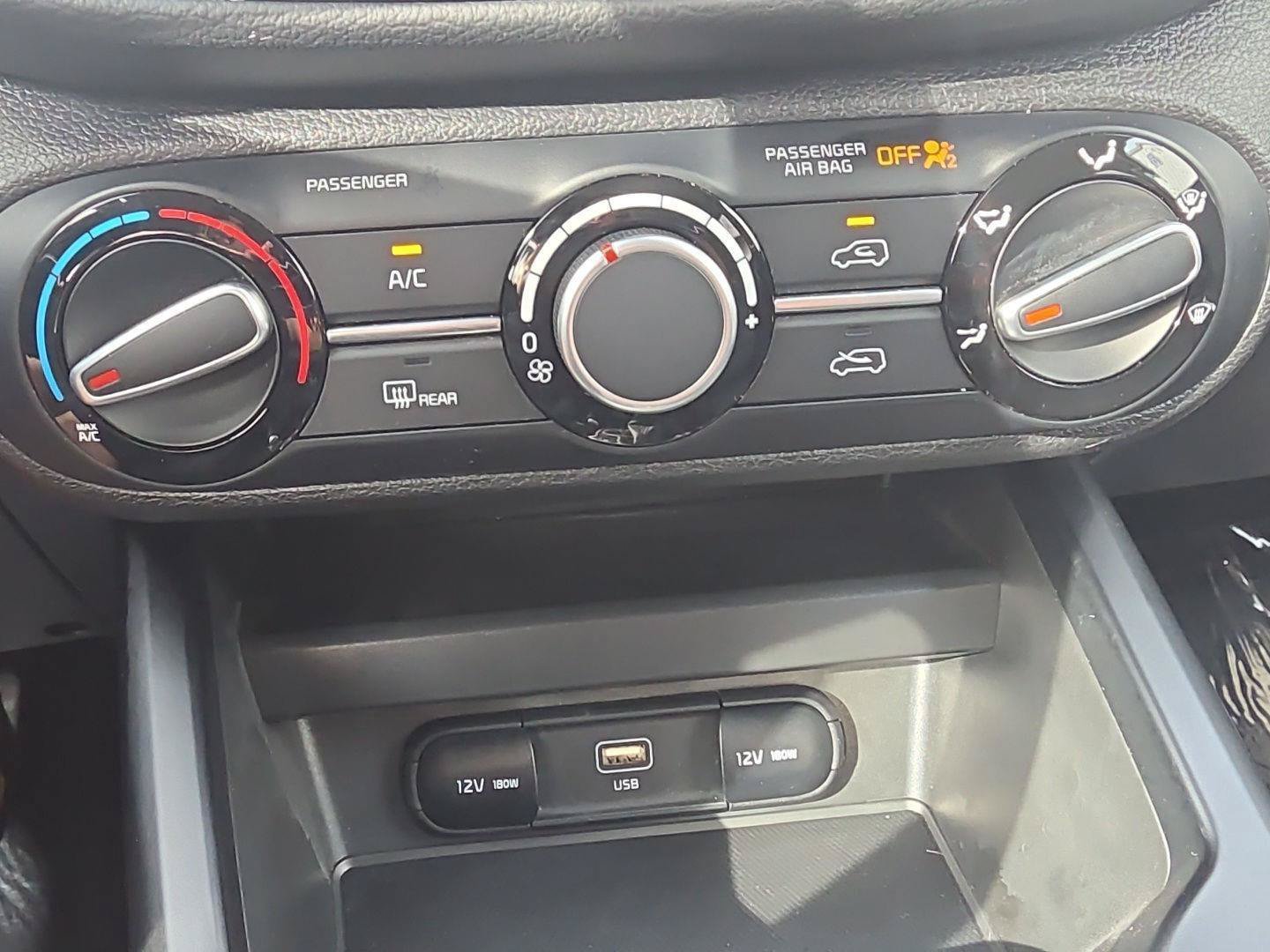 Used 2025 Kia Soul LX FWD image 23