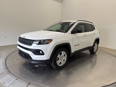 Used 2022 Jeep Compass Latitude w/ Convenience Group AWD/4WD image 3