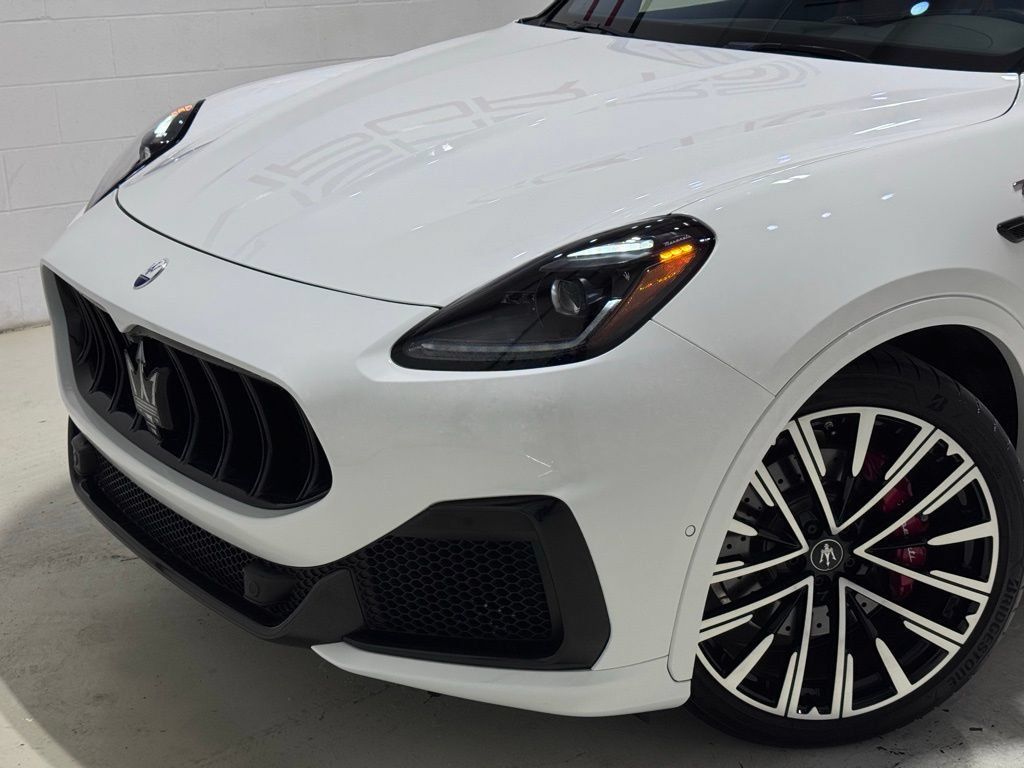 Used 2024 Maserati Grecale Trofeo AWD/4WD image 8
