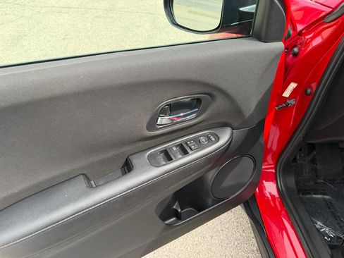 Used 2018 Honda HR-V LX image 10