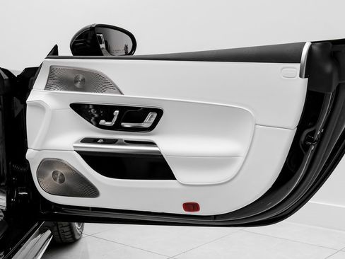 Used 2026 Mercedes-Benz Maybach SL 680 image 51