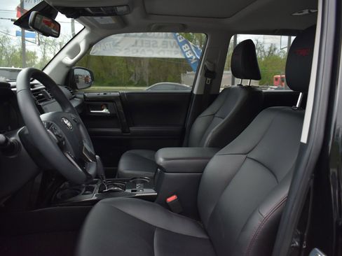 Used 2021 Toyota 4Runner Venture w/ Moonroof Package image 16