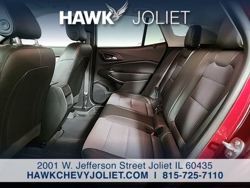 Used 2025 Chevrolet Trax LT w/ LT Convenience Package FWD image 13