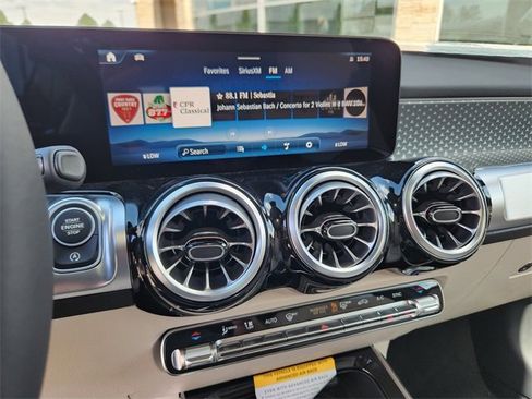 Used 2025 Mercedes-Benz GLB 250 4MATIC image 21