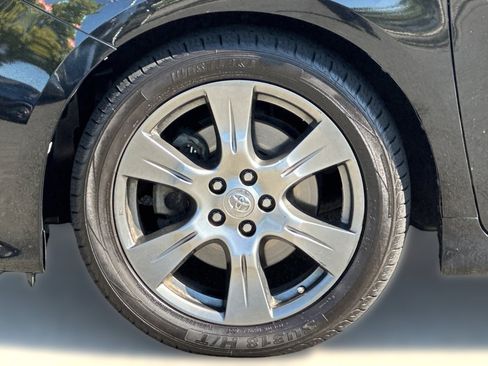 Used 2017 Toyota Sienna SE FWD image 13