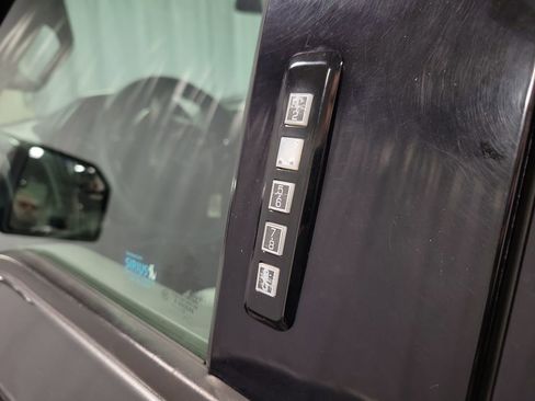 Used 2017 Ford F150 XLT image 13