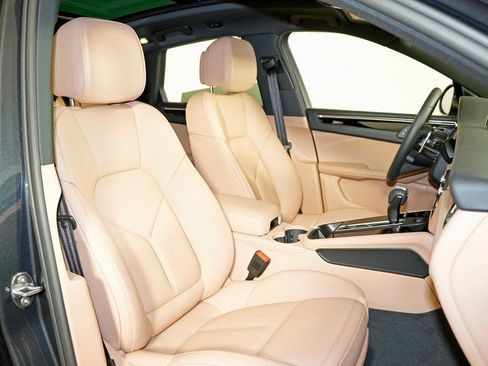 Certified 2026 Porsche Macan AWD/4WD image 35