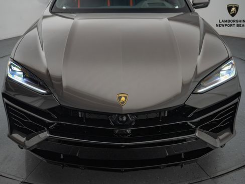 Used 2025 Lamborghini Urus SE image 9