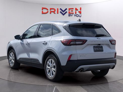 Used 2025 Ford Escape Active w/ Cold Weather Package image 3