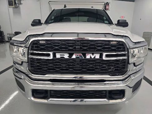 Used 2022 RAM 2500 Tradesman w/ Chrome Appearance Group AWD/4WD image 4