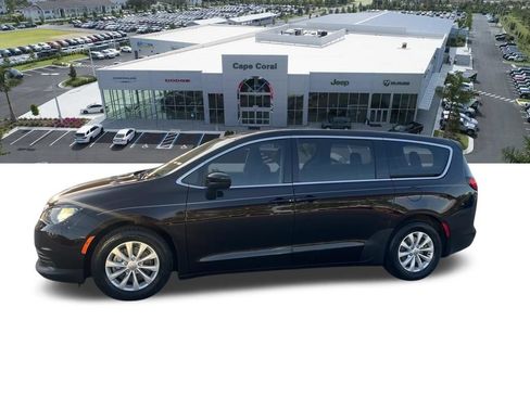 Certified 2017 Chrysler Pacifica Touring w/ Tire & Wheel Group FWD image 34