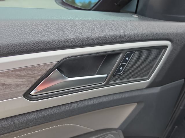 Used 2022 Volkswagen Atlas Cross Sport SE FWD image 18