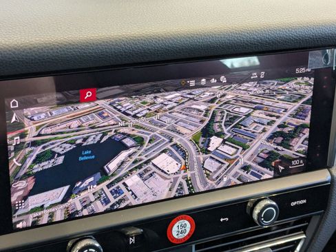 Used 2025 Porsche Macan image 18