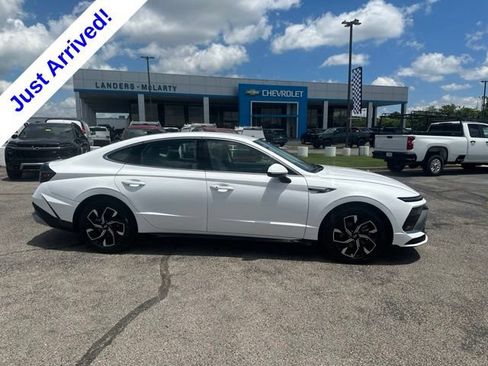 Used 2025 Hyundai Sonata SEL FWD image 2