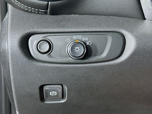Used 2025 Chevrolet Blazer LT FWD image 16