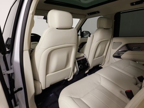 Used 2023 Land Rover Range Rover SE image 32