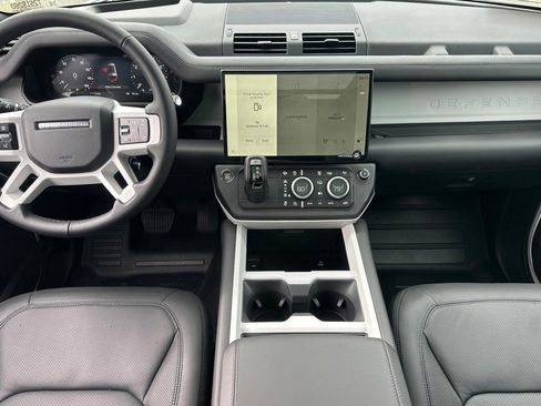 New 2026 Land Rover Defender 130 X-Dynamic SE image 25