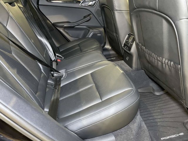 Certified 2026 Porsche Macan AWD/4WD image 22