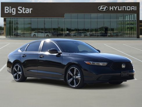 Used 2025 Honda Accord Sport image 6