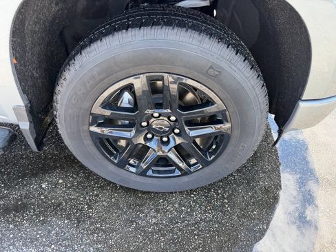 Used 2025 Chevrolet Silverado 1500 Custom AWD/4WD image 4