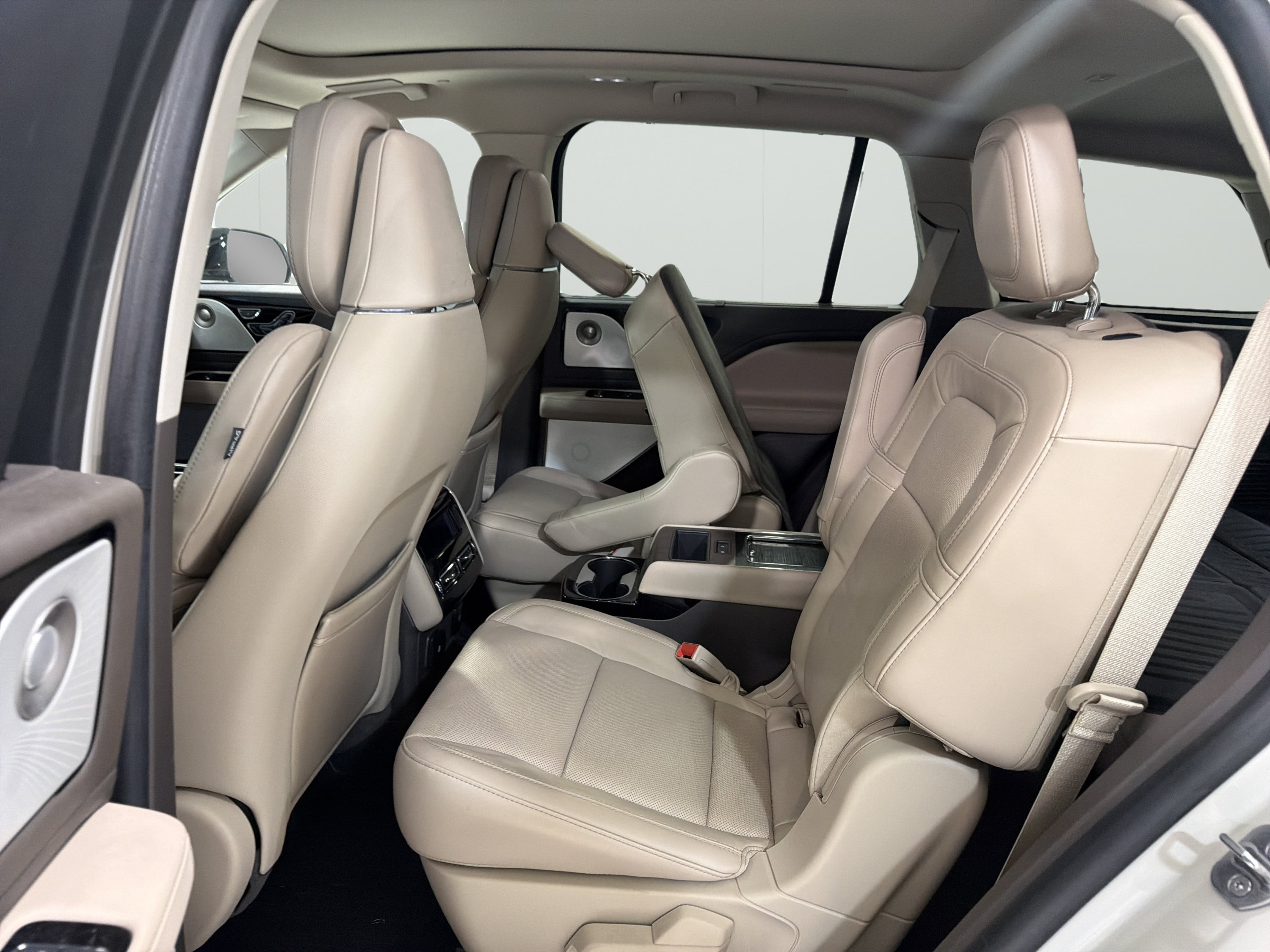 Used 2024 Lincoln Aviator Reserve w/ Equipment Group 201A RWD image 12