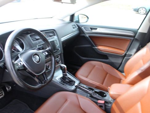 Used 2017 Volkswagen Golf Alltrack S image 21