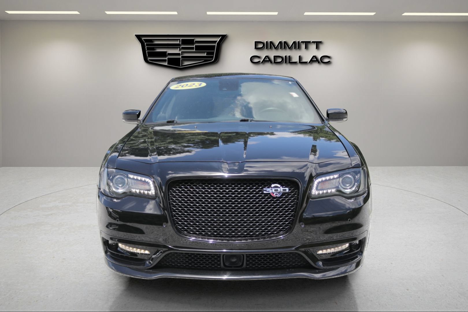 Used 2023 Chrysler 300 C RWD image 2