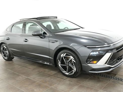 Used 2024 Hyundai Sonata SEL w/ Convenience Package FWD image 6