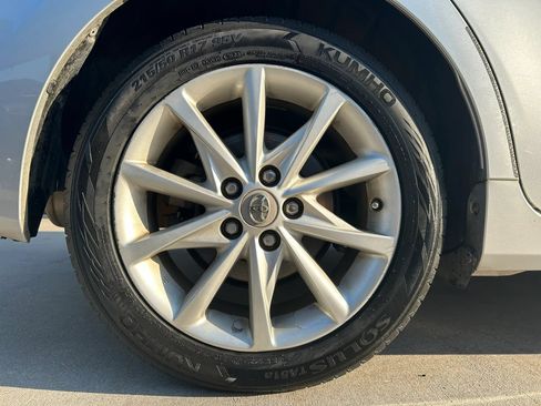 Used 2012 Toyota Prius V Five FWD image 28
