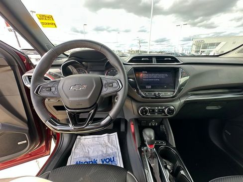 Used 2022 Chevrolet TrailBlazer RS w/ Sun and Liftgate Package image 14