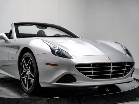 Used 2016 Ferrari California T image 34